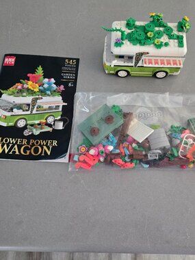 Block Tech Flower Power Wagon Garden Series  545 pc. Set VW Volkswagen Bus
